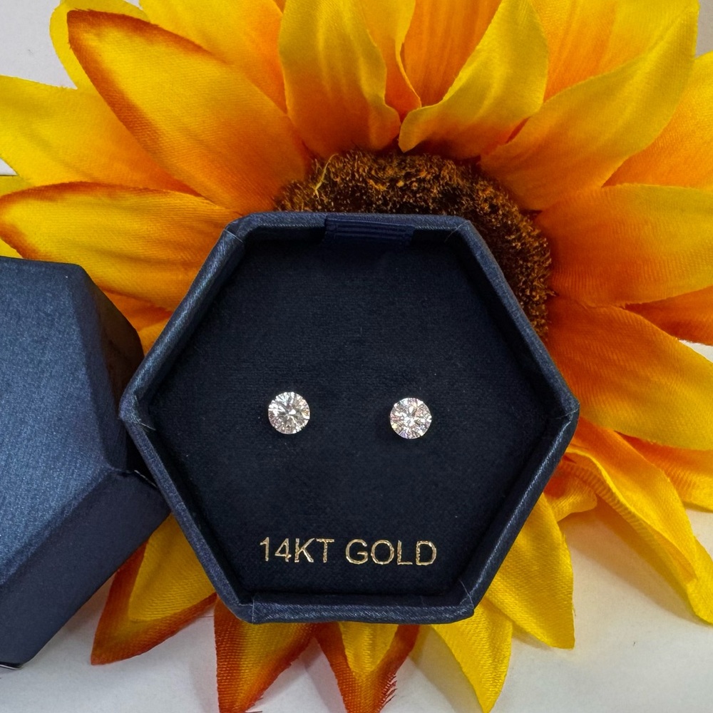 14KT White Gold Stud Earrings